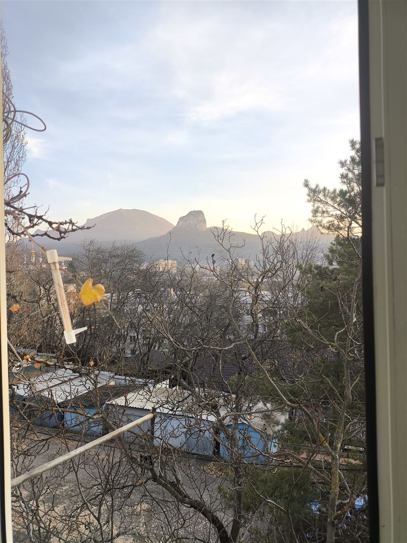 Купить --комнатную квартиру